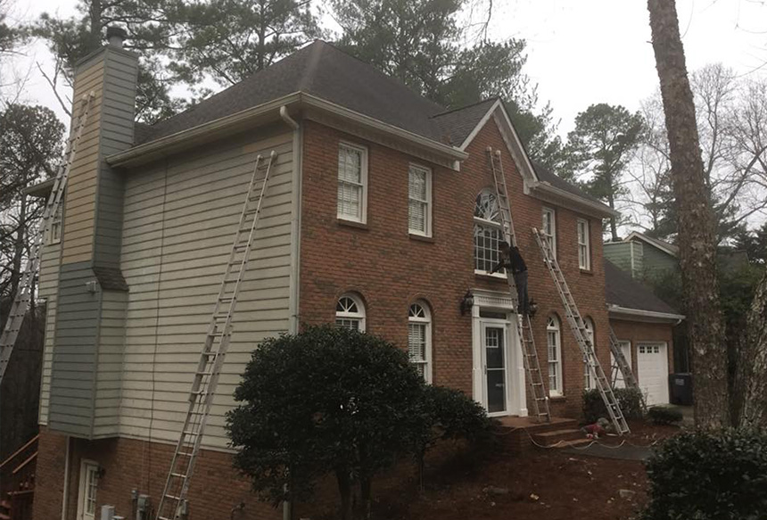 Randy’s Painting Plus offers gutter cleaning services in Marietta, GA.