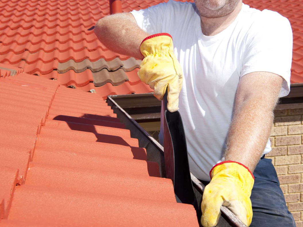 Randy’s Painting Plus offers gutter cleaning services in Marietta, GA.